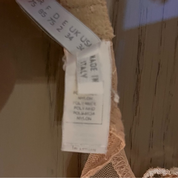 La Perla Cream Lace Bra with Floral Motif and Scalloped Edge- handmade in Italy - Picture 7 of 8